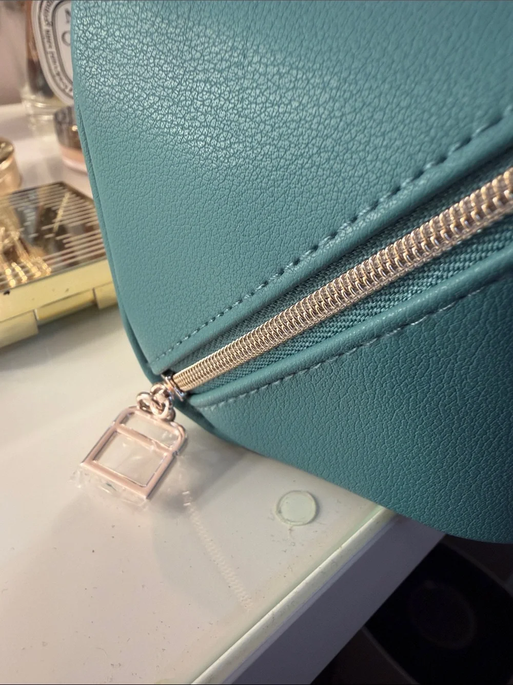 La Mer Teal Leather Zip Cosmetic Case
